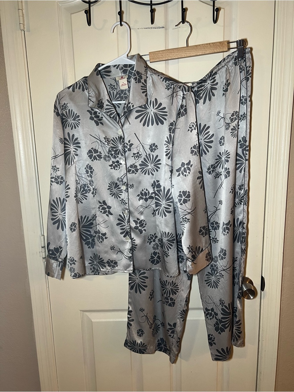 Red Envelope 100% Silk Floral Pajama Set Top Pants Gray Small